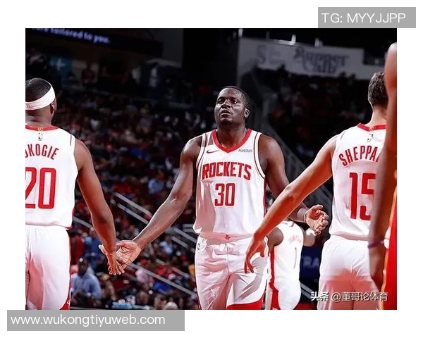 火箭训练营第4日精彩瞬间KD与谢泼德击掌卡佩拉与亚当斯温馨相拥