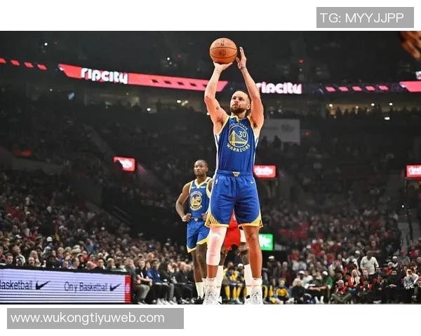 库里第二节狂轰三记三分克林根无奈束手无策太狠了